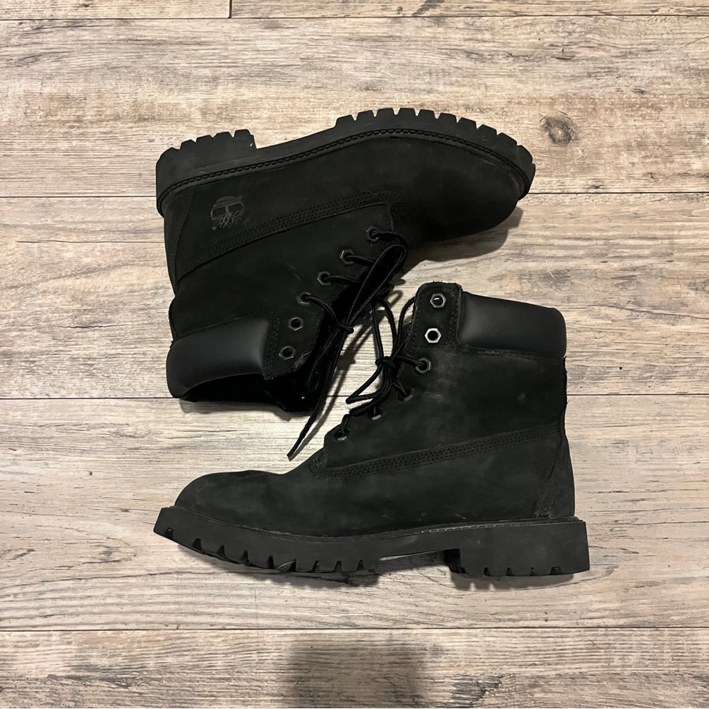 Black Timberland Nubuck Junior Boots Size: 4